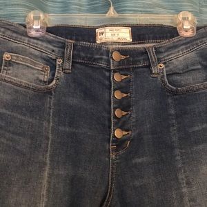 FREE PEOPLE JEANS SIZE 31 NEVER WORN